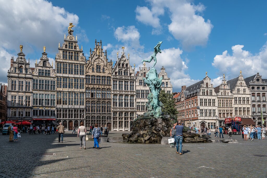A sunny day on the Grote Markt, Antwerp