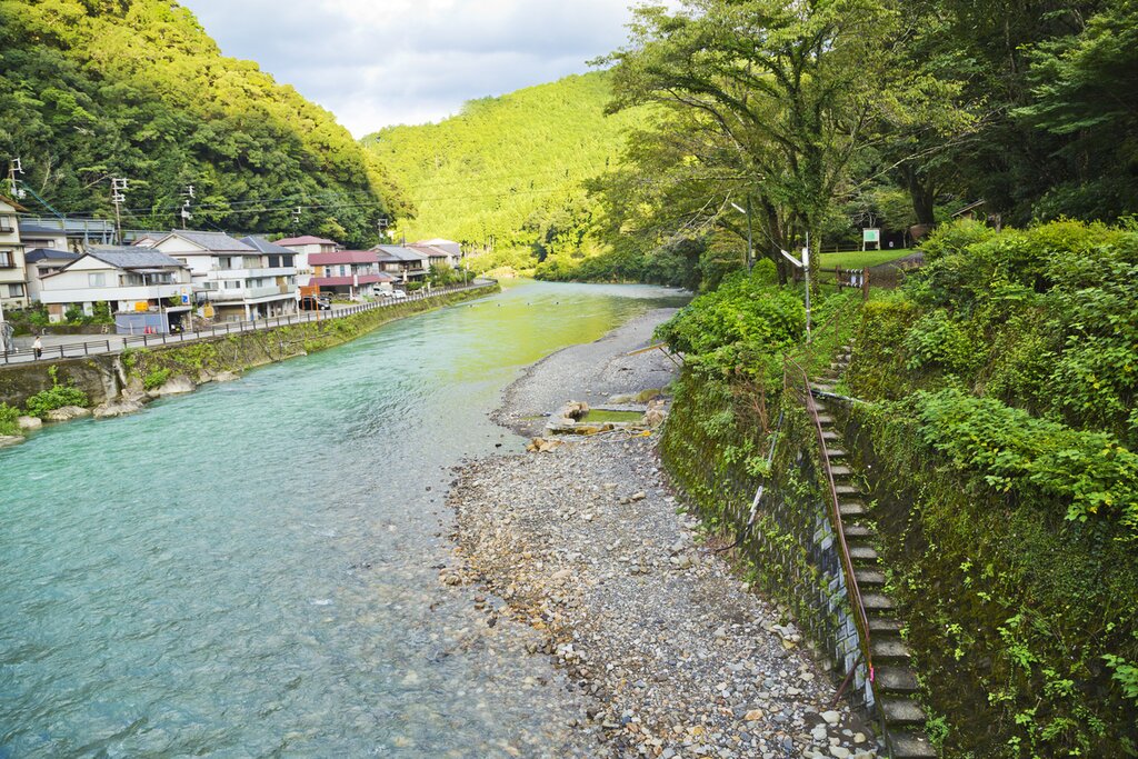 Take the Bus to Kawayu Onsen