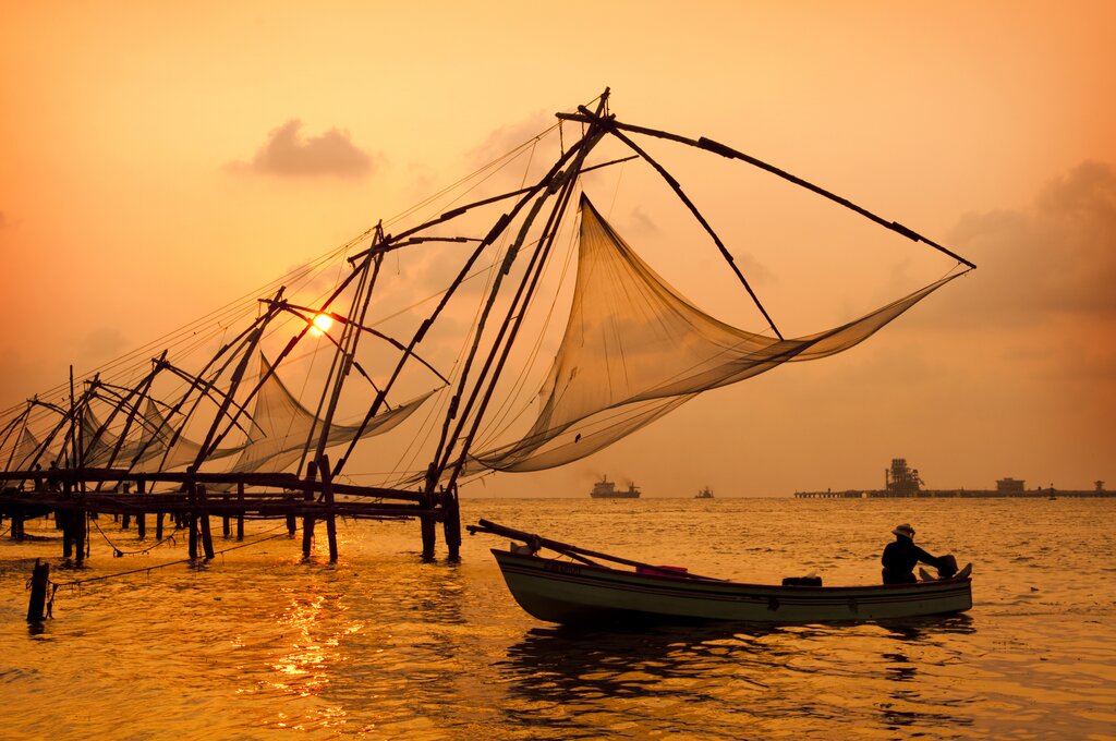 Enjoy  the views of sunset in a Cruise at Cochin sea - A unique family retreat!