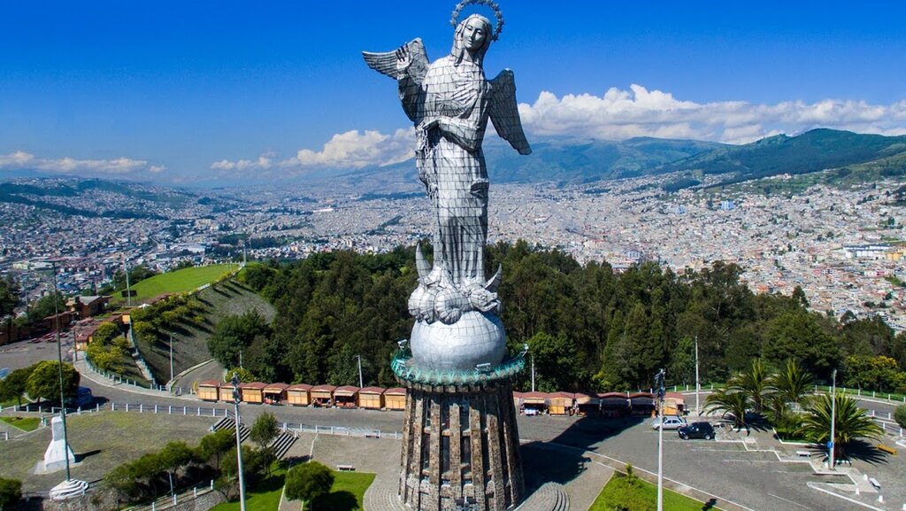 Exploring Quito's Old Town, Connecting with Local Entrepreneurs, and Indulging in To'ak Chocolate Delights