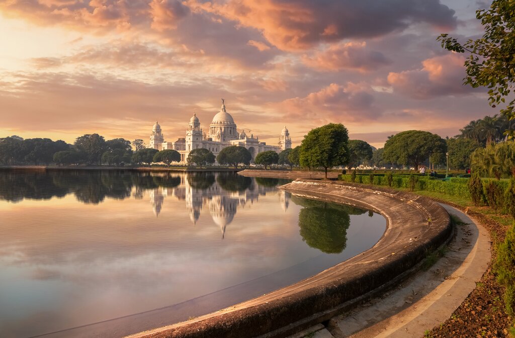See the Victoria Memorial on a half-day tour