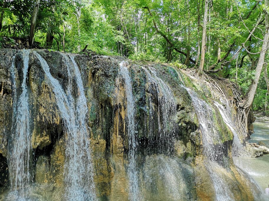 Finca Paraiso Hot Springs waterfall