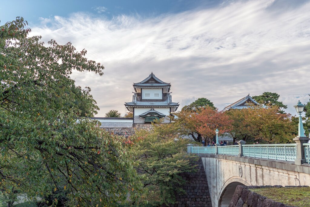Full Day Kanazawa Highlights Tour by Private Car(Kenroku-en Garden, Kagayuzen Kaikan, Nagamachi Samurai District, Higashi Chaya District, Shima Teahouse ) :