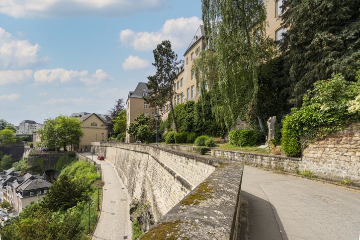 walk down Chemin de la Corniche