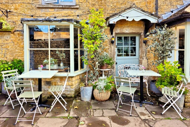 Relaxed Southern England Road Trip: London to Bath via the Cotswolds - 11 Days