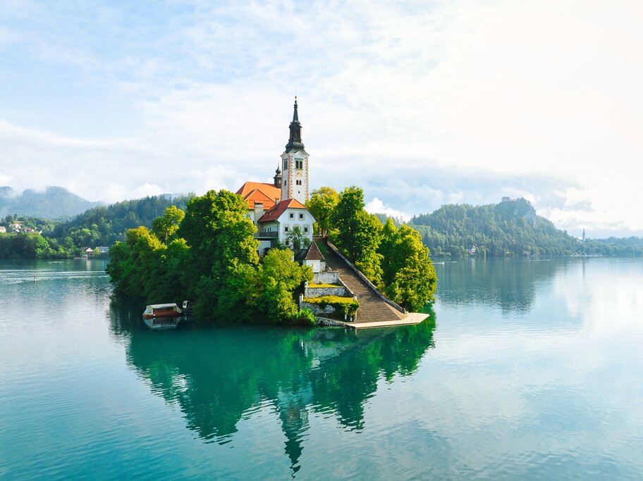 Discover Bled Town and Enjoy Pletna Boat Ride