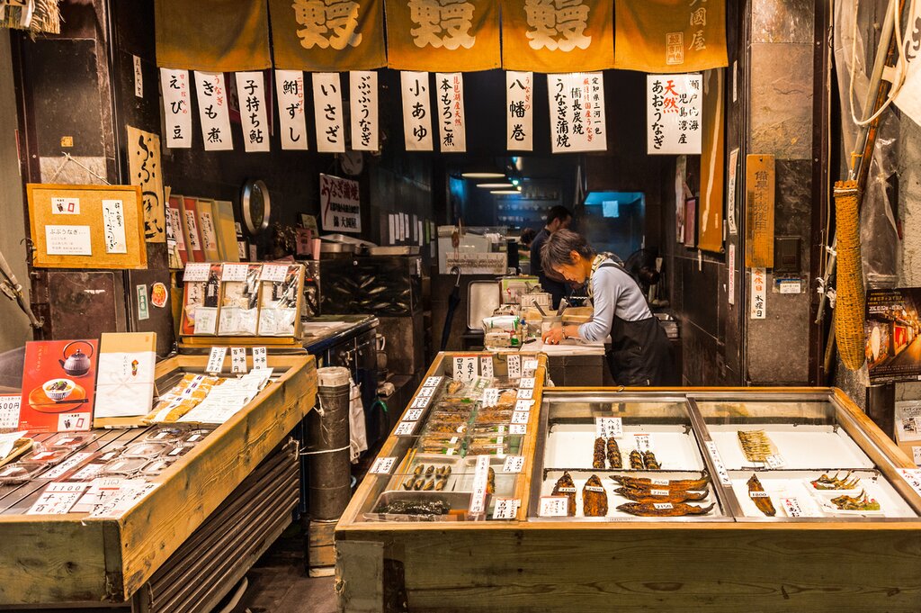 Browse the food stalls at Nishiki Market in Kyoto during this 10-day tour