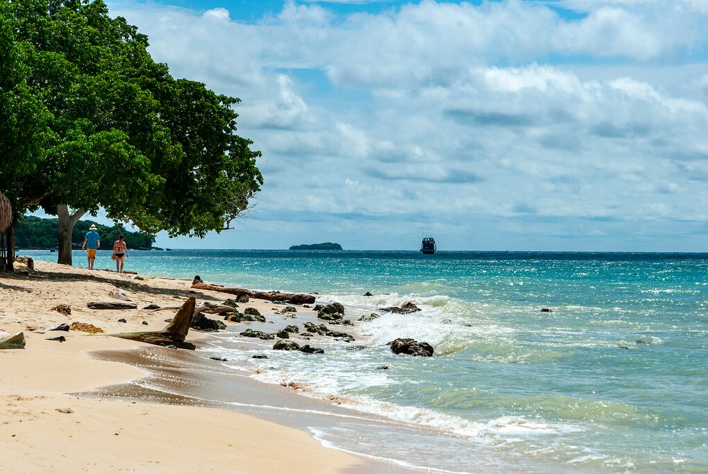 Kick back on a tropical beach near Cartagena for the day