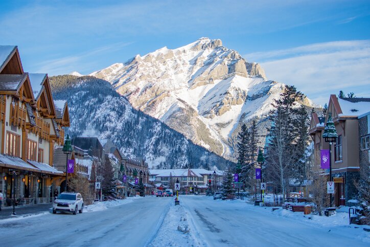 Drive from Calgary to Banff