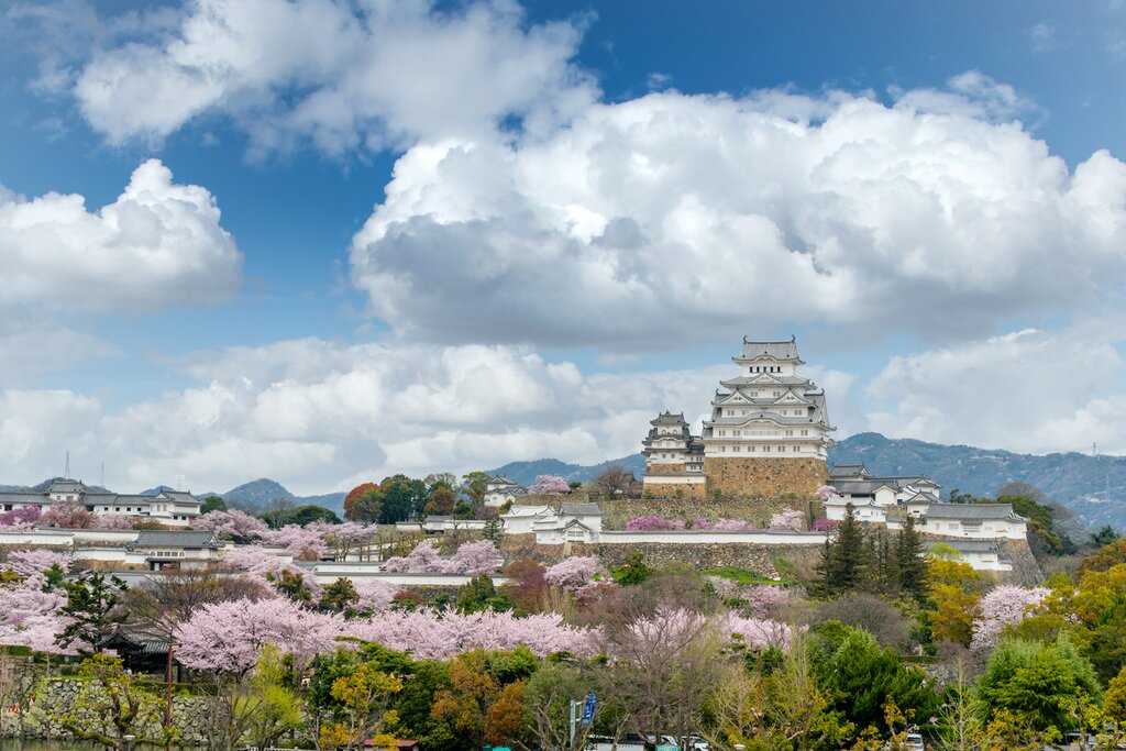 Half Day Hakutsuru Sake Brewery Museum and Kobe Harborland Tour
