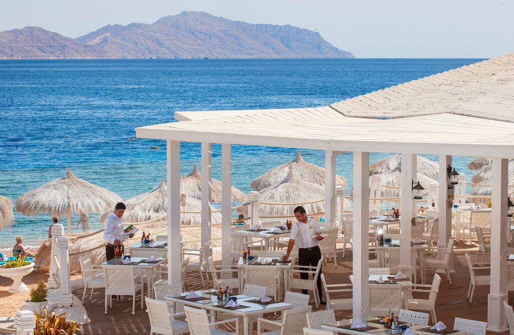 Among the tours and ancient temples, there'll be plenty of time for 5-star relaxation on your trip (photo courtesy of Sunrise Arabian Sharm el-Sheikh)