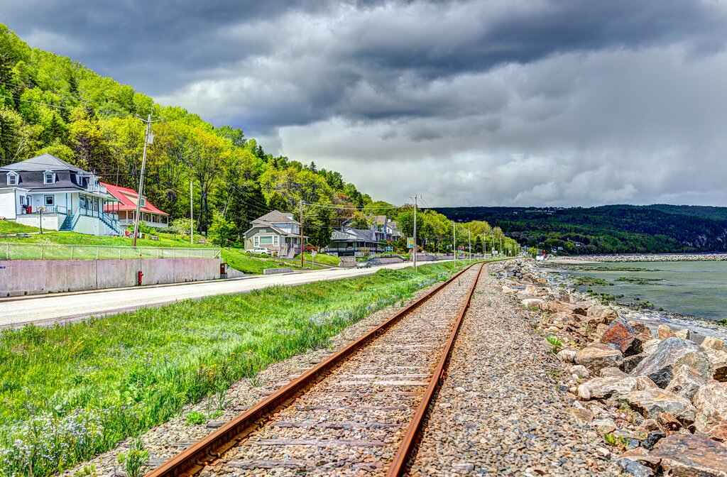 Enjoy views of the St. Lawrence River as you travel between Québec City and Baie-Saint-Paul