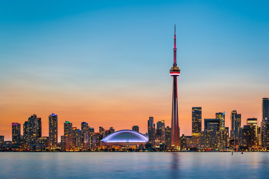 Admire Toronto's iconic skyline on a dinner cruise on Lake Ontario