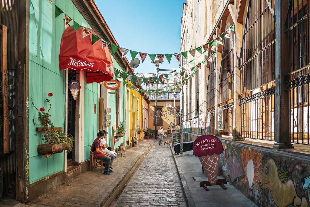 Explore Valparaíso