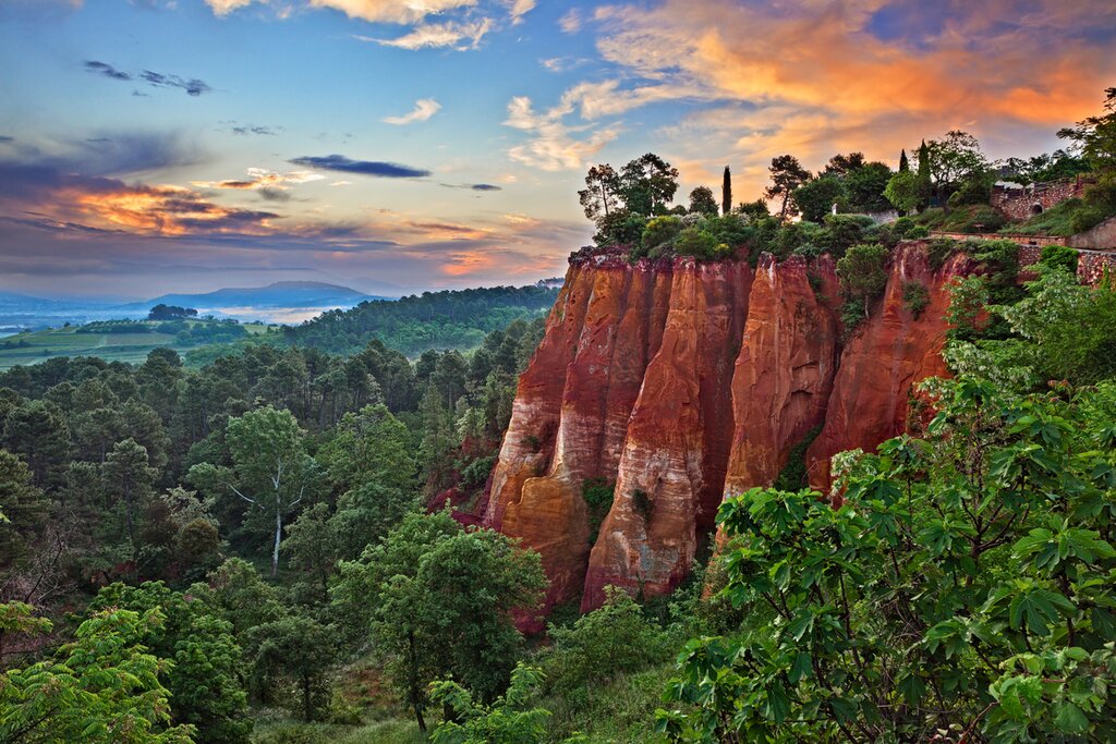 Discover the fiery, earthy ochre hues of Roussillon in the Luberon