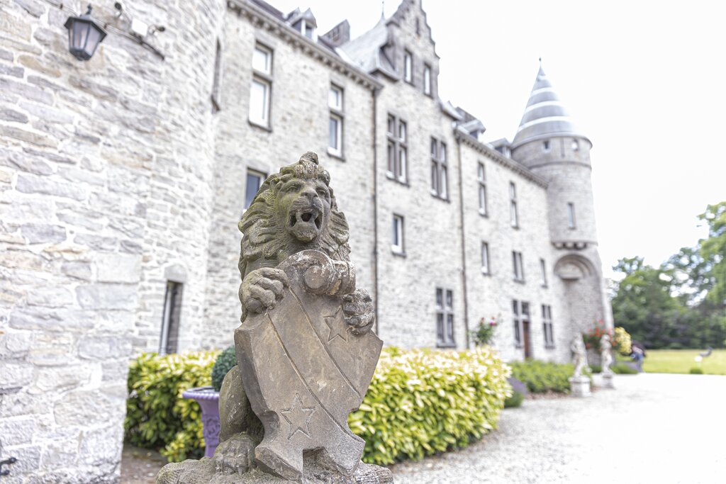 Visit Castle Marnix de Sainte Aldegonde or Castle Wissekerke on the way from Antwerp to Ghent
