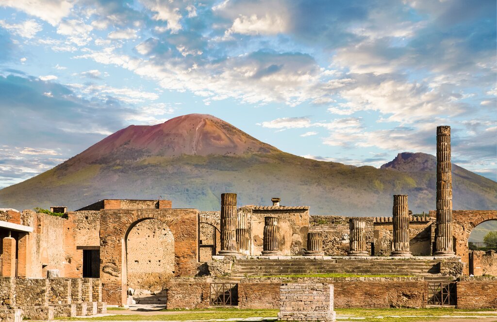 Private Transfer from Napoli Airport to Amalfi Coast with Visit of Pompeii