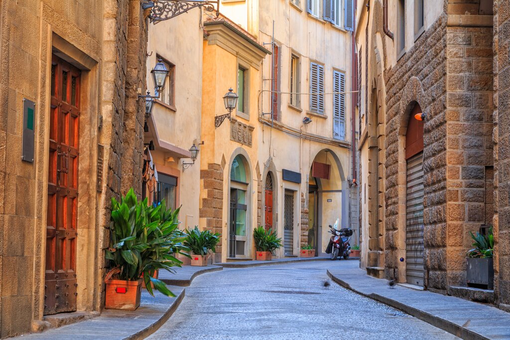 See the city's landmarks and wind your way through typical Tuscan narrow streets on today's tour