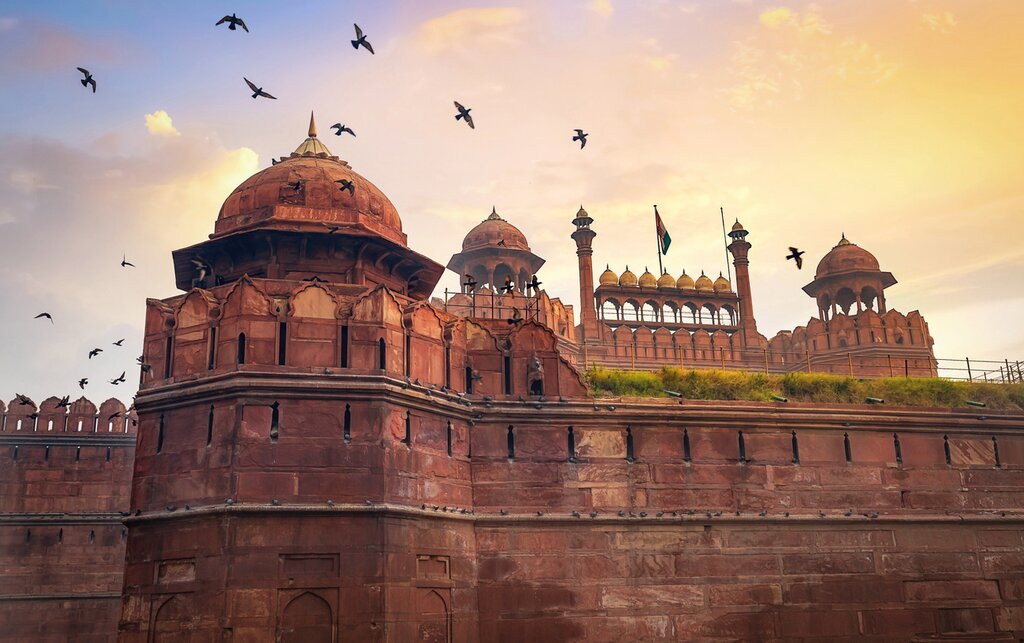 Experience the culture and history of Old and New Delhi on a full day sightseeing tour 
