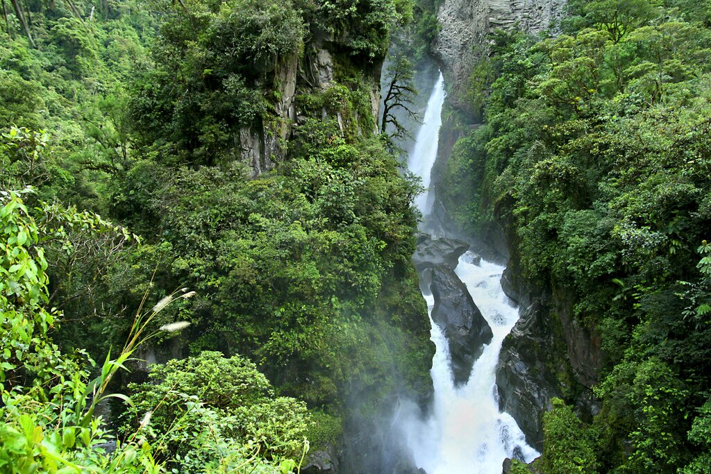 Get up close to the Pailón del Diablo waterfall