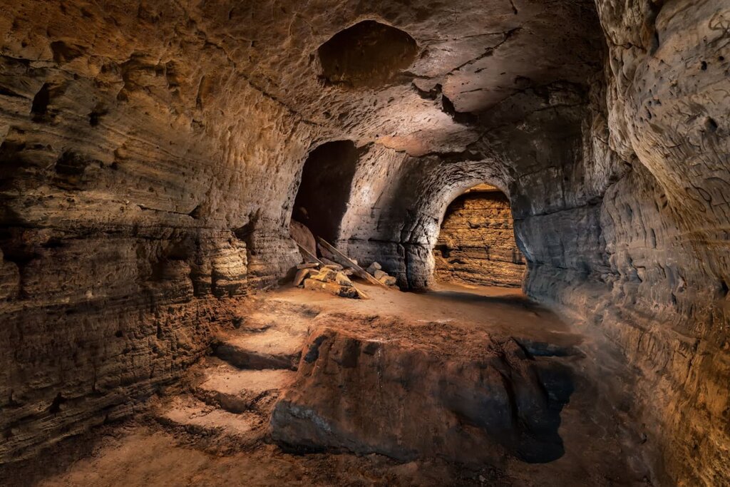 Caves of Hella - The Underworld of the South