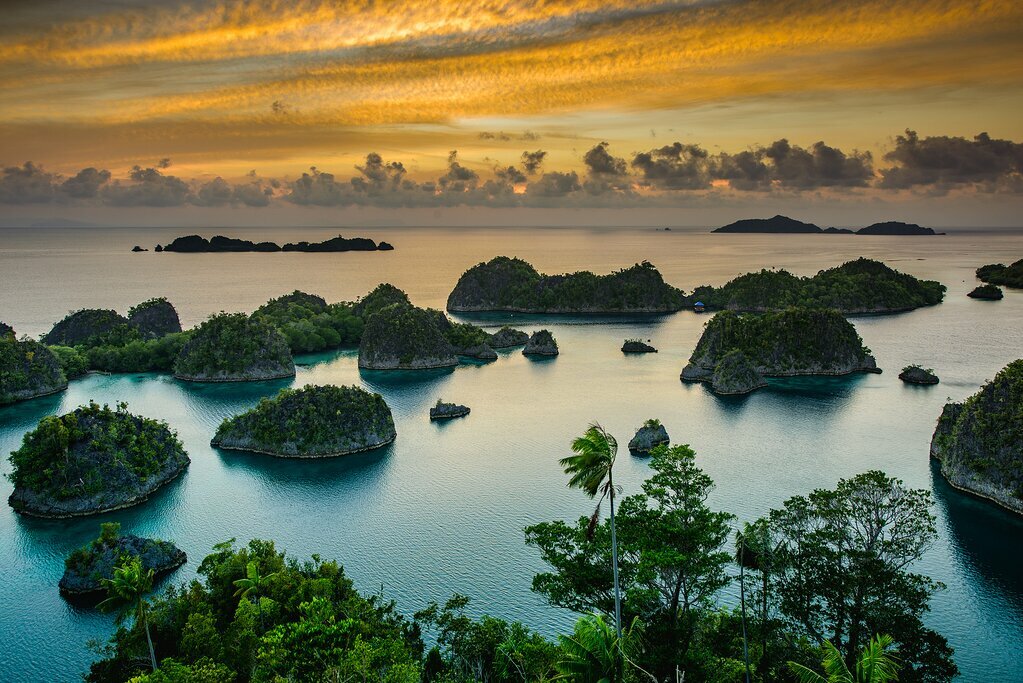 Cruising the Raja Ampat Archipelago