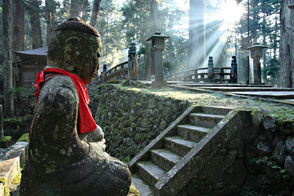 Discover the beauty and history of Mount Koya on this luxury tour