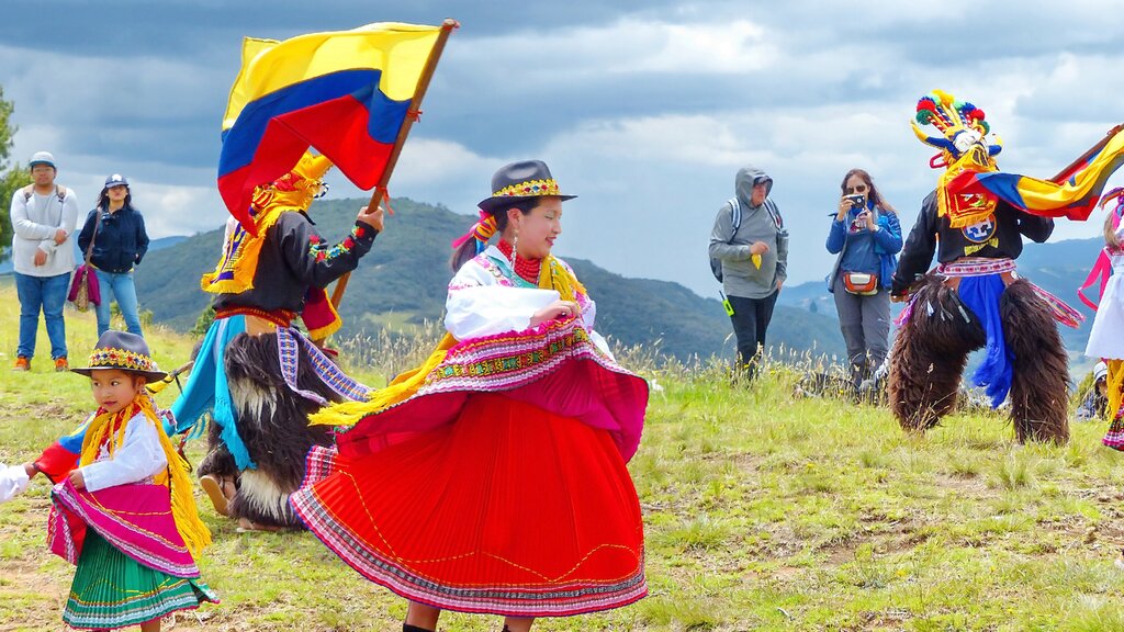 Dancers in Ecuadorean traditional dress