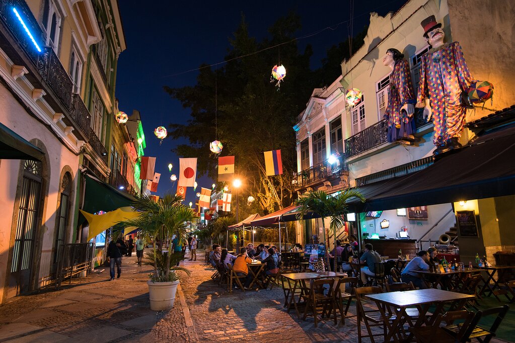 The night starts in Lapa