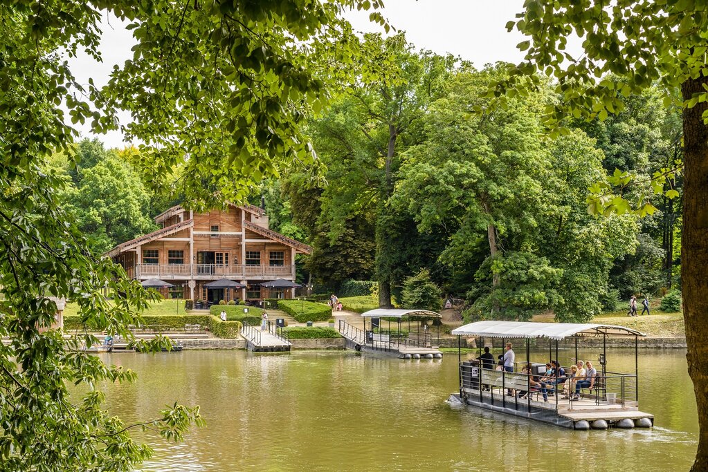 Paddling in the Bois de la Cambre