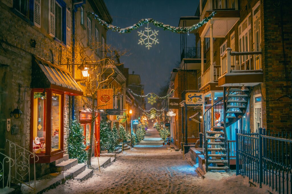  Wander through the historic Quartier Petit Champlain adorned with Christmas decorations