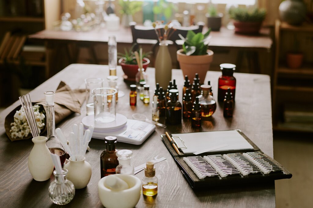 Perfume workshop: explore, mix, and create your fragrance!