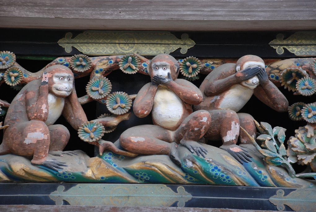 The intricate carvings of Toshogu