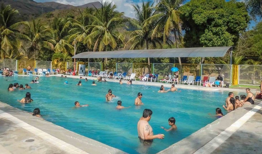 Swimming pools near Quillabamba offer a cool respite from the jungle heat.