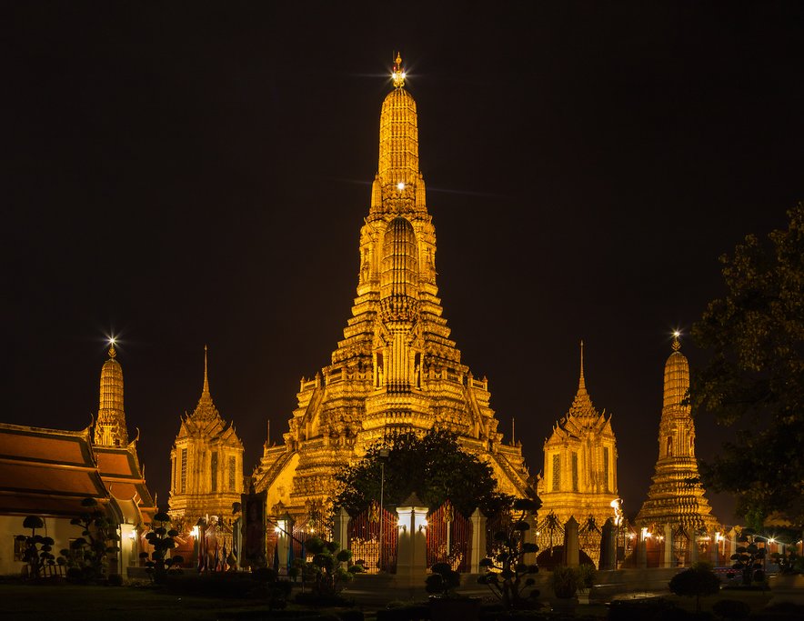 Wat Arun Temple at night