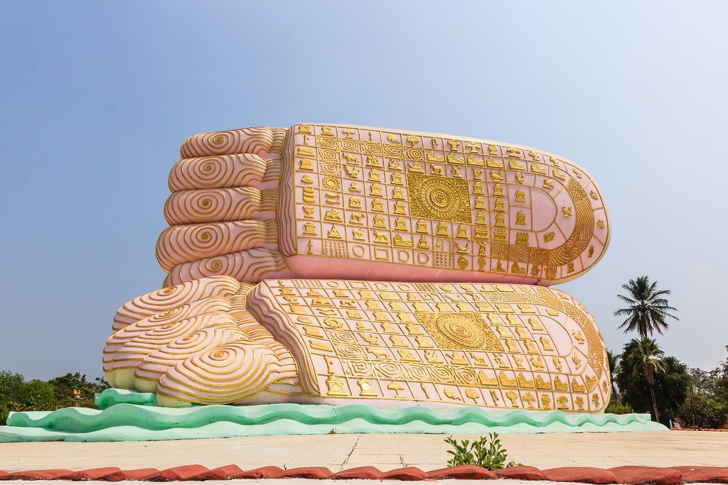 Shwethalyaung Buddha Temple