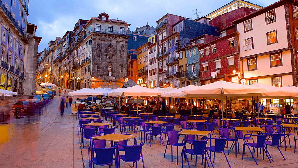 Ribeira Square at night
