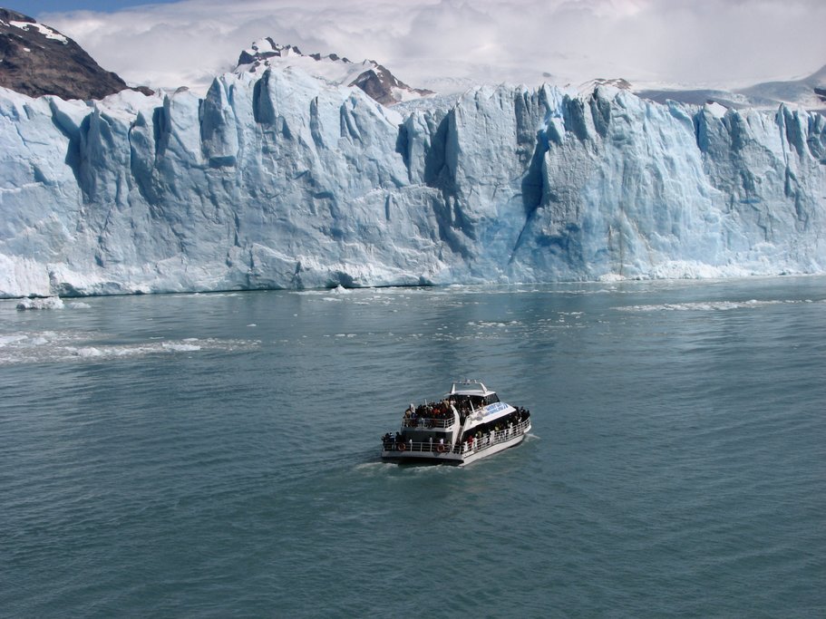 Cruising to Perito Moreno Glacier