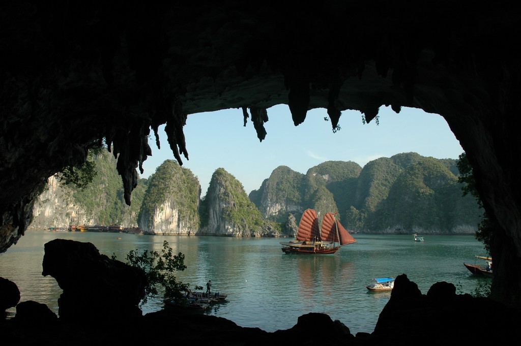 Thien Canh Son Cave