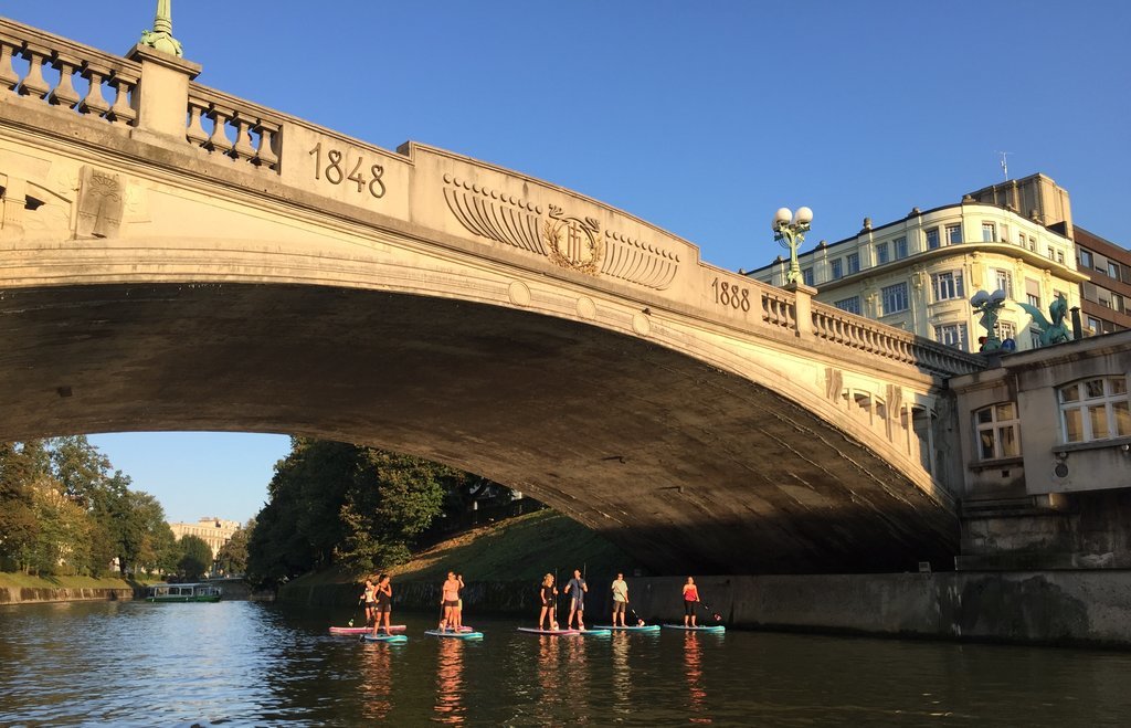 Slovenia, Ljuljana, paddleboarding Ljubljanica River