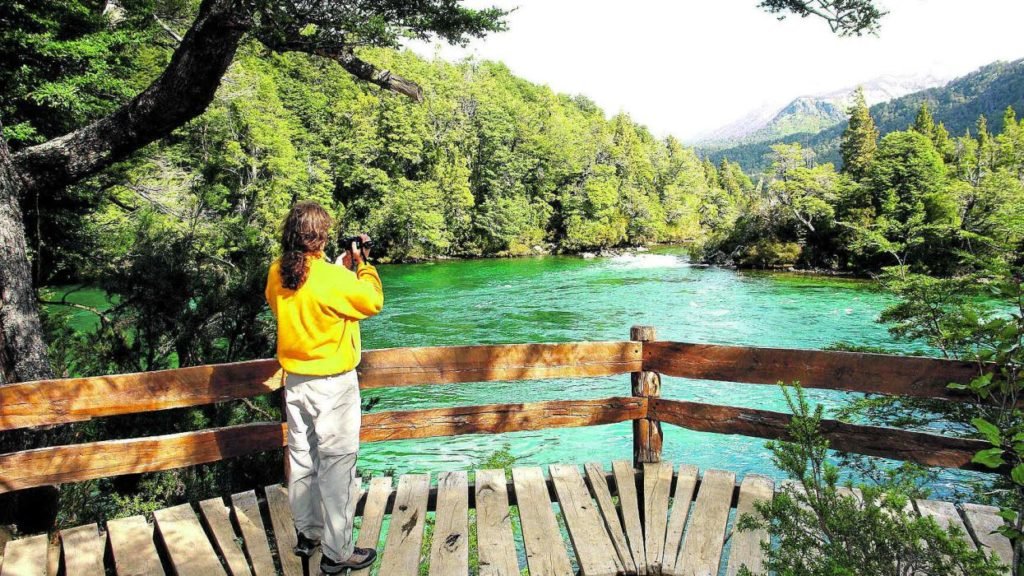 Looking at the Menendez River, in Los Alerces National Park