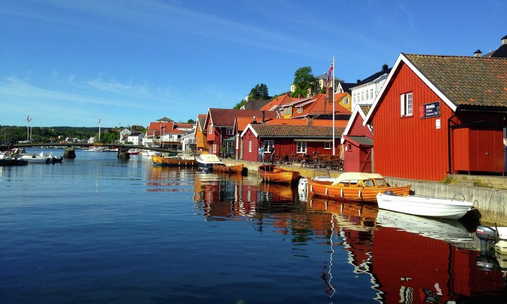 Houses facing the water in this coastal town