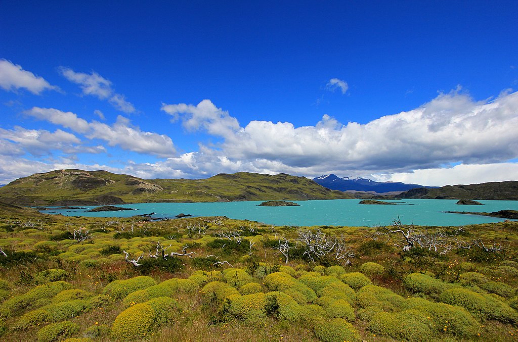 Blue skies over Lake Nordenskjöld