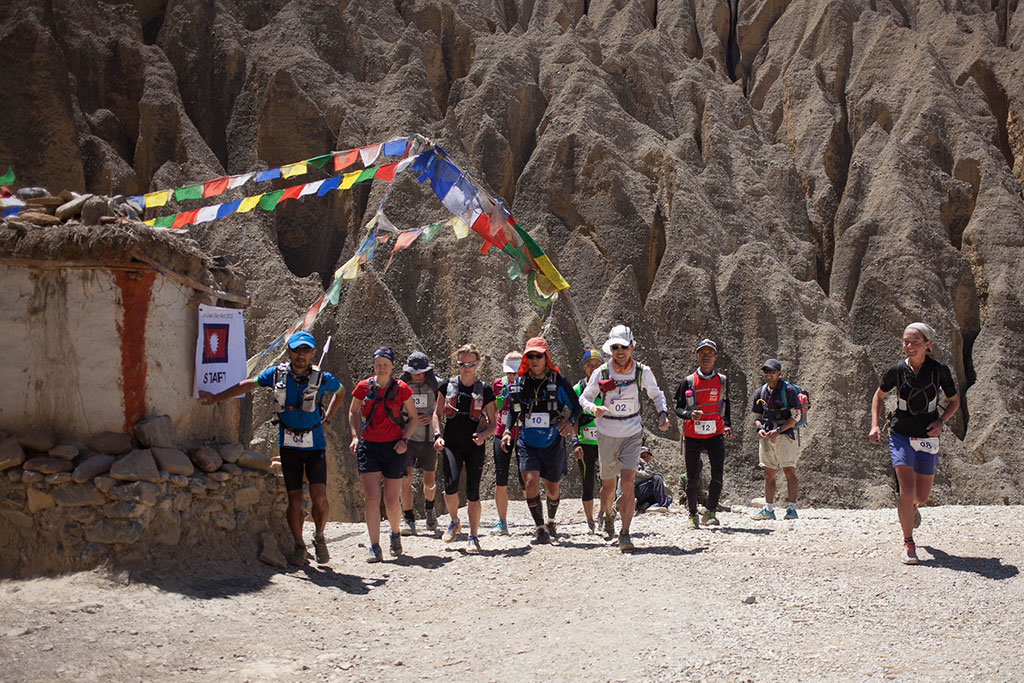 trail runners starting a race