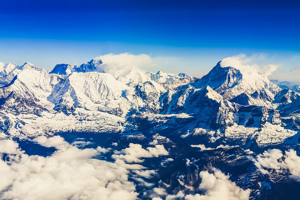 Mountain flight to Everest