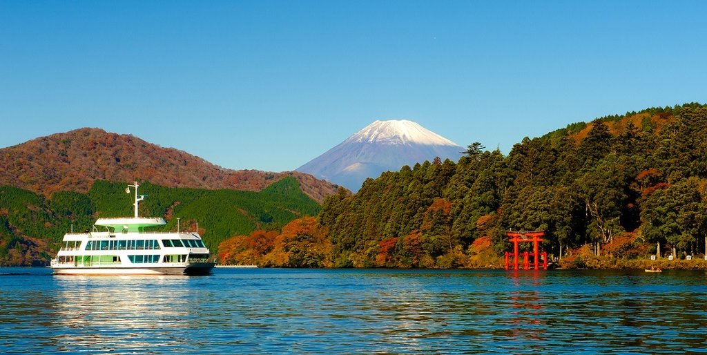 Lake Ashinoko in Hakone