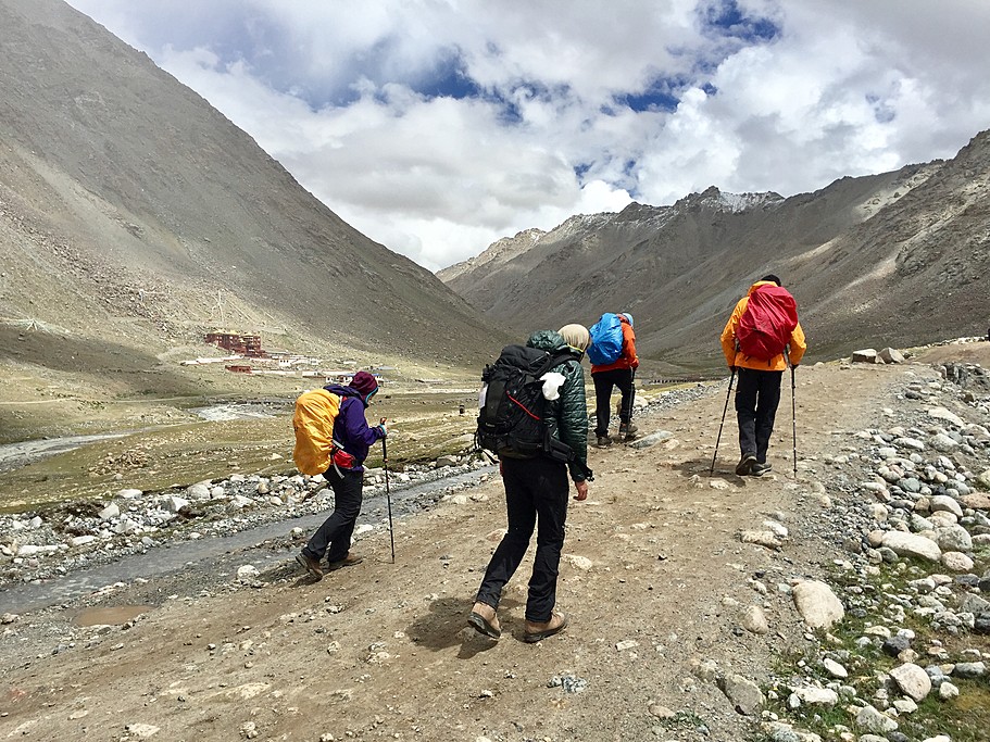 starting point of hike around Mount Kailash