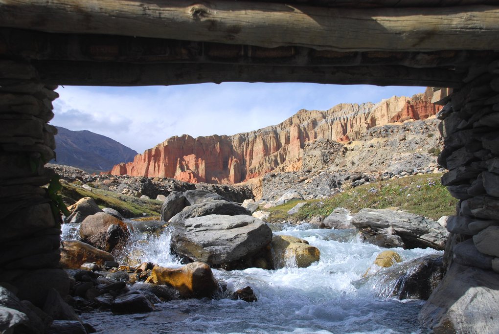 The amazing red cliffs at Dhakmar