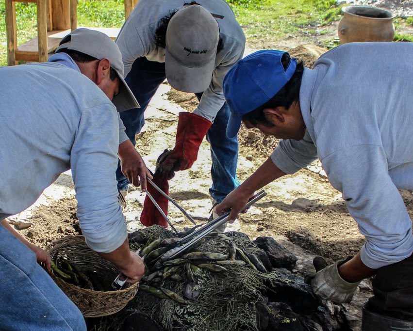 Preparing the Pachamanca