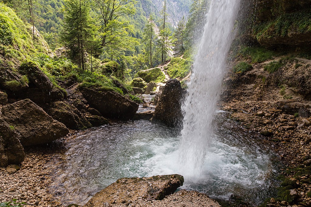 Up close with the Upper Peričnik waterfall